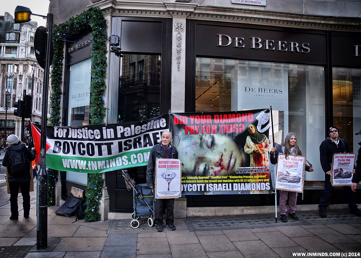 London, UK. 1st Aug, 2014. Protest at De Beers calls for Boycott